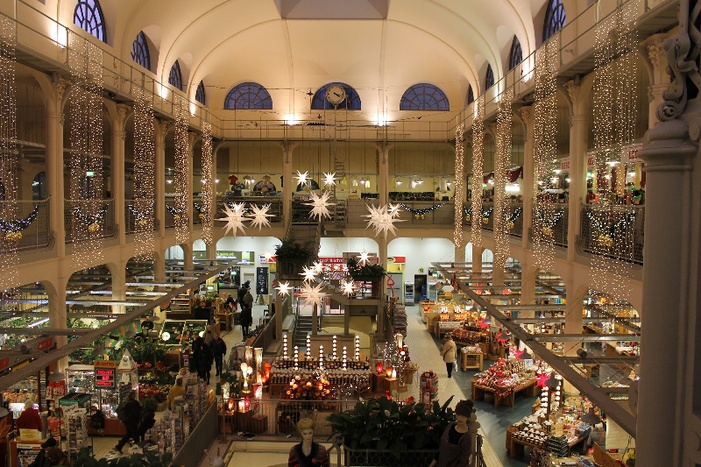 Weihnachtliche Markthalle / Foto: PR