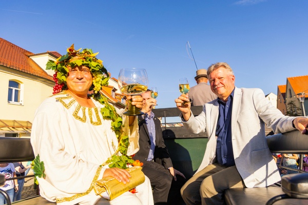 Bacchus mit Bert Wendsche © Sylvio Dittrich @ Stadtverwaltung Radebeul Bacchus mit Bert Wendsche © Sylvio Dittrich @ Stadtverwaltung Radebeul