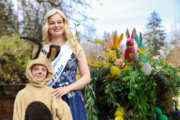 Königliche Ostern mit Brunnenkönigin &copy; Käthy Schütze