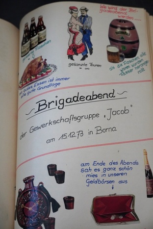 Seite aus einem Brigadebuch aus der Neuseenlandsammlung des KuHstall e.V. / Foto: Ida Mahlburg