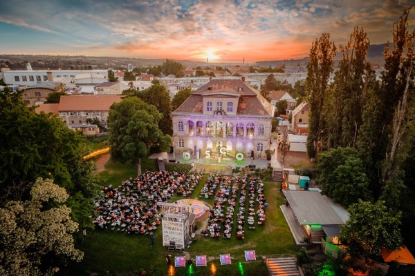 Luftaufnahme Elbschloss Übigau © Robert Jentzsch Luftaufnahme Elbschloss Übigau © Robert Jentzsch