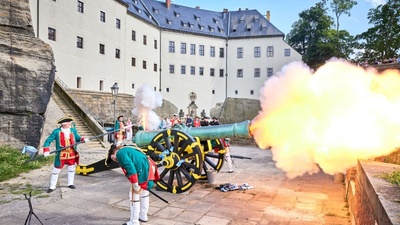 Die Kanone „Starke Auguste“ ist 300 Jahre alt; zum Museumstag wird aus dem Bronzerohr geschossen. Foto: Marko Förster/Festung Königstein gGmbH