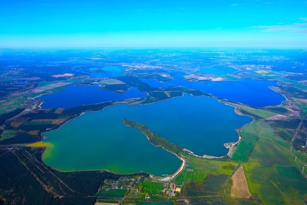 Am 29. Juni verschmelzen fünf Seen im Lausitzer Seenland über schiffbare Kanäle zu einem Wasserwanderparadies. Foto: TV Lausitzer Seenland