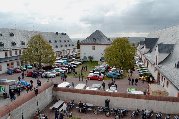 Auf den Oldtimer-Herbsttreffen auf Schloss Augustusburg können viele Raritäten bestaunt werden. (Foto: ASL Schlossbetriebe gGmbH)