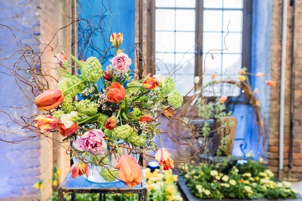 Virtuos arrangiert: Beim Dresdner Frühling im Palais weckt meisterhafte Floristik die Lust auf den Frühling (2023). Foto: Sebastian Thiel