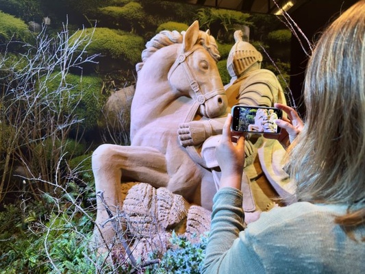 Ritter auf dem Pferd © Oskarshausen GmbH Ritter auf dem Pferd © Oskarshausen GmbH