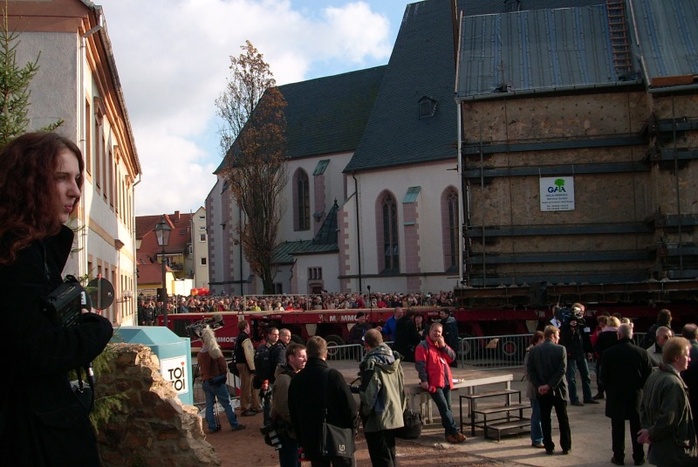&copy; Andreas Berkner: Ankunft der Heuersdorfer Emmauskirche in Borna am 31.10.2007