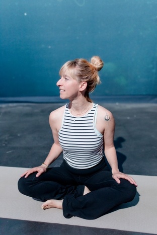 Yogalehrerin Carla Senf im 360°-Panorama ANTARKTIS &copy; Daniela Müller, Barre Studios