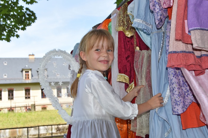 Prinzessin, Engel oder Gute Fee? Im Kostümfundus können Kinder sich in ihre Lieblingsfiguren verwandeln. Foto: Festung Königstein gGmbH