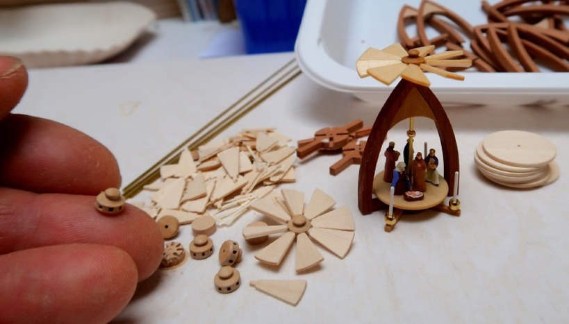 Weihnachtspyramide Miniatur / Foto: holz-liebe.