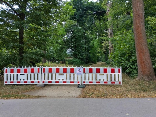 Absperrungen im Großen Garten &copy; Dorit Riedel
