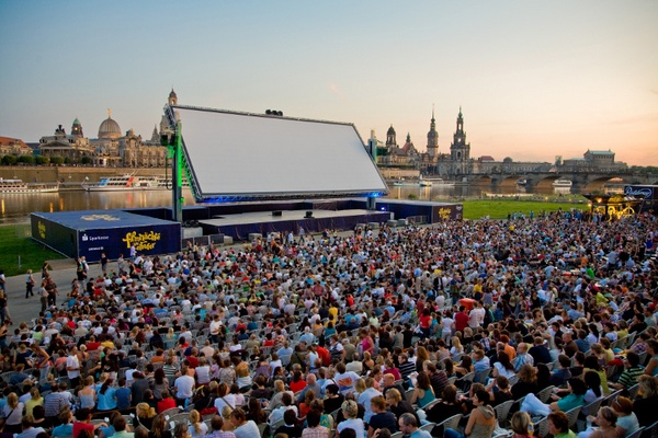 Filmnächte Bühne / Foto: Filmnächte am Elbufer Filmnächte Bühne / Foto: Filmnächte am Elbufer