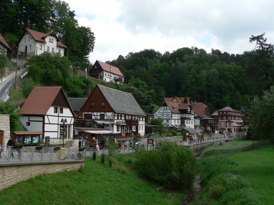 Der Kurot Rathen - hier geht es zur berühmten Felsenbühne.Foto: © Lothar Henke / PIXELIO Der Kurot Rathen - hier geht es zur berühmten Felsenbühne.Foto: © Lothar Henke / PIXELIO