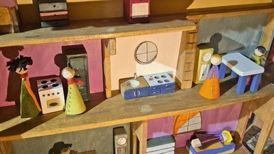 Im Erdkeller wurde eine kleine Puppenhausstadt eingerichtet © Katrin Richter Im Erdkeller wurde eine kleine Puppenhausstadt eingerichtet © Katrin Richter