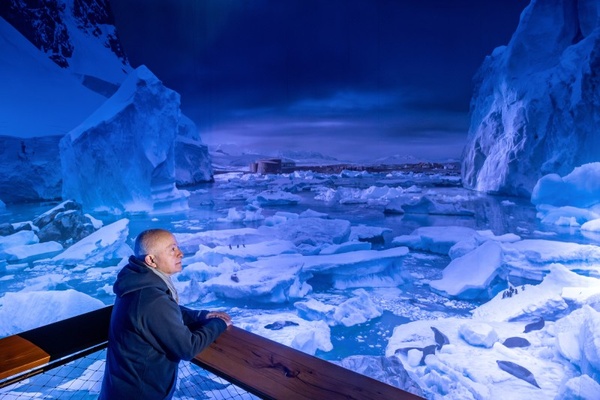 Yadegar Asisi auf der Besucherplattform; Foto: Tom Schulze &copy; asisi