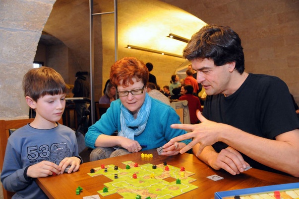 Klaus-Jürgen Wrede (r.) beim Carcassonne-Fan-Treffen auf der Festung Königstein - Foto Steffen Giersch Klaus-Jürgen Wrede (r.) beim Carcassonne-Fan-Treffen auf der Festung Königstein - Foto Steffen Giersch