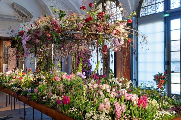 Mit der „Tafel der Vielfalt“ entfaltete sich eine eindrucksvolle Komposition aus gärtnerischen und floristischen Arbeiten. Foto: Sebastian Thiel